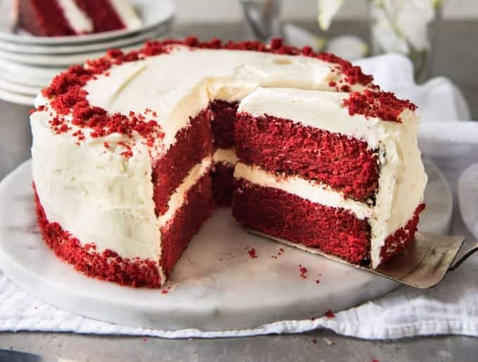Red-Velvet-Cake-with-Cream-Cheese-Frosting_landscape-680x516.jpg