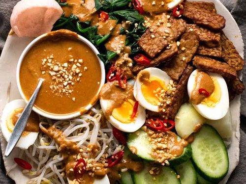 Gado Gado (Indonesian Salad with Peanut Sauce)