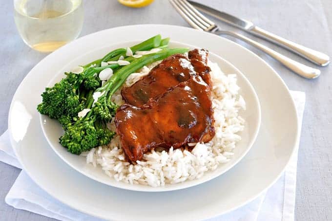 A whole meal in 15 min! The glaze is made using pantry ingredients, and there's a nifty tip to steam the broccolini with the resting rice!