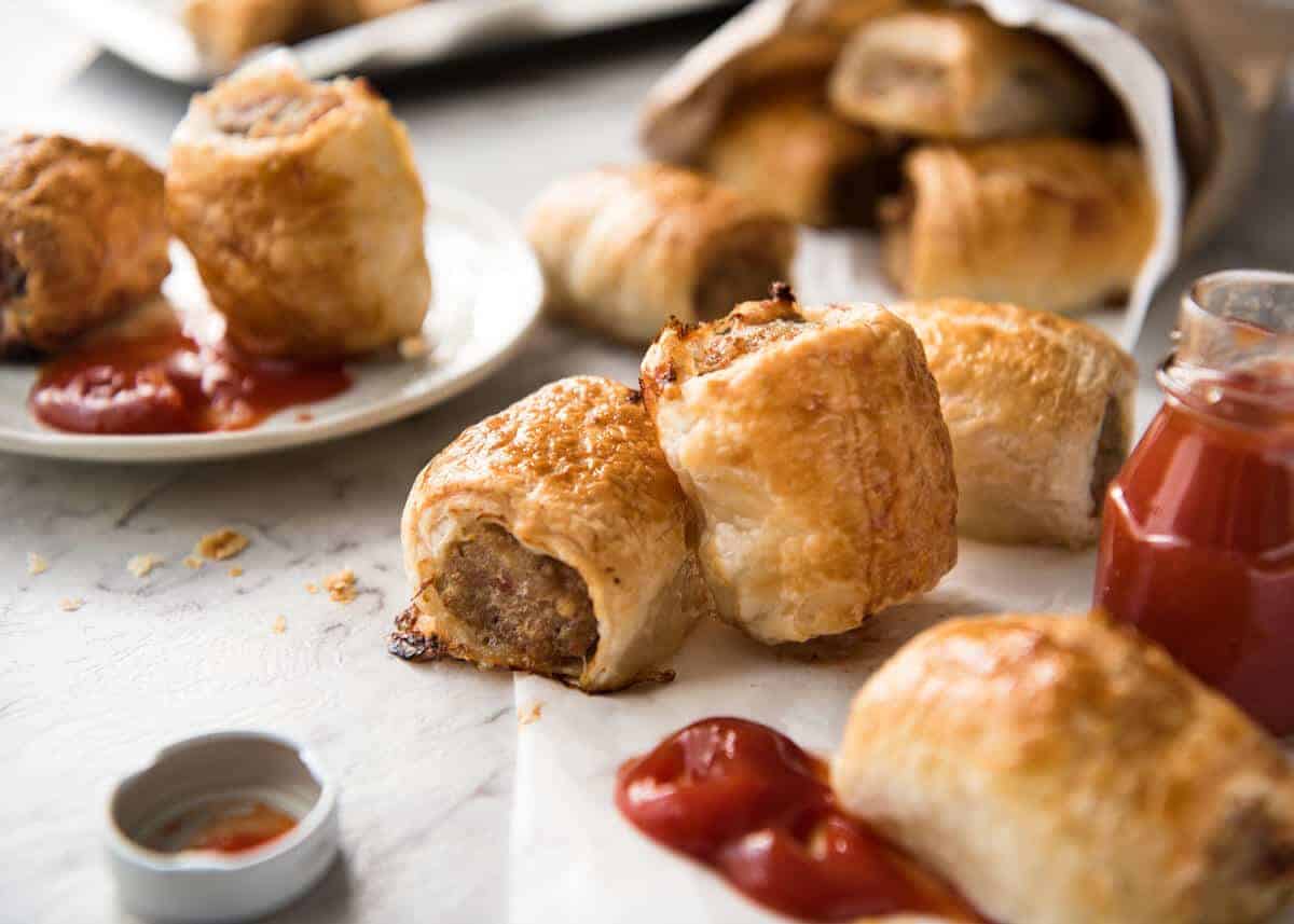 The BEST Homemade Sausage Rolls recipe! Easy to make, a homemade pork mince filling wrapped in puff pastry. Truly as good as what you get from gourmet bakeries!! recipetineats.com