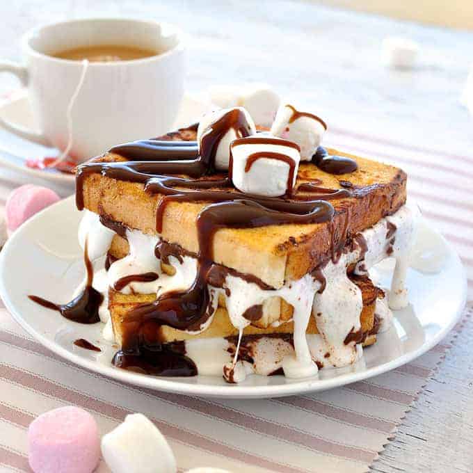 Breakfast, or dessert? Easy to make, and completely irresistible! #marshmallows #chocolate #nutella #chocolate