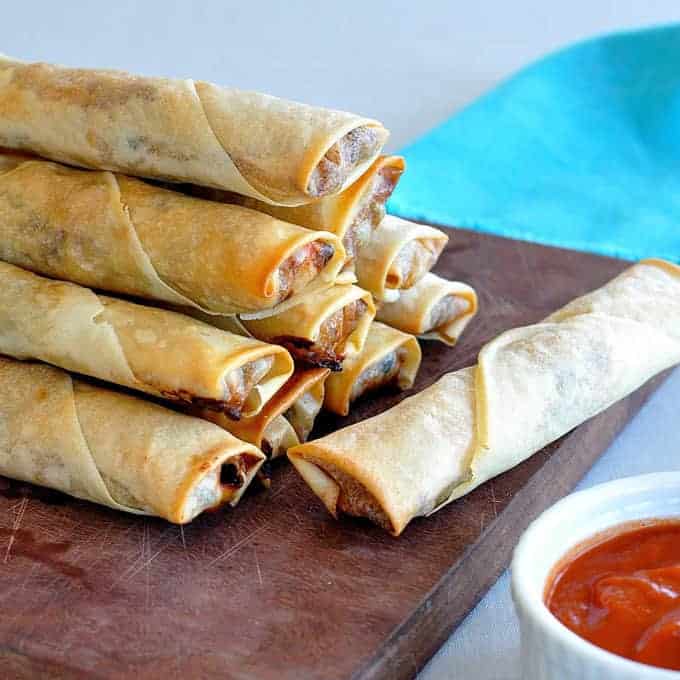 A great Mexican inspired appetizer, so easy to make and unbelievably delicious! #egg_roll #party #mexican #tex_mex