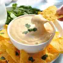 This dip does not harden when cooled, and doesn't split when reheated. Just 5 min to make, without using processed cheese. #dip #cheese #nachos #sauce