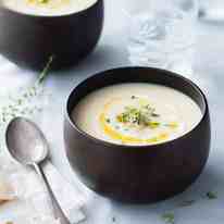 Creamy Dreamy Cauliflower Soup - just 190 calories for BIG bowl, effortless to make and soooo creamy!