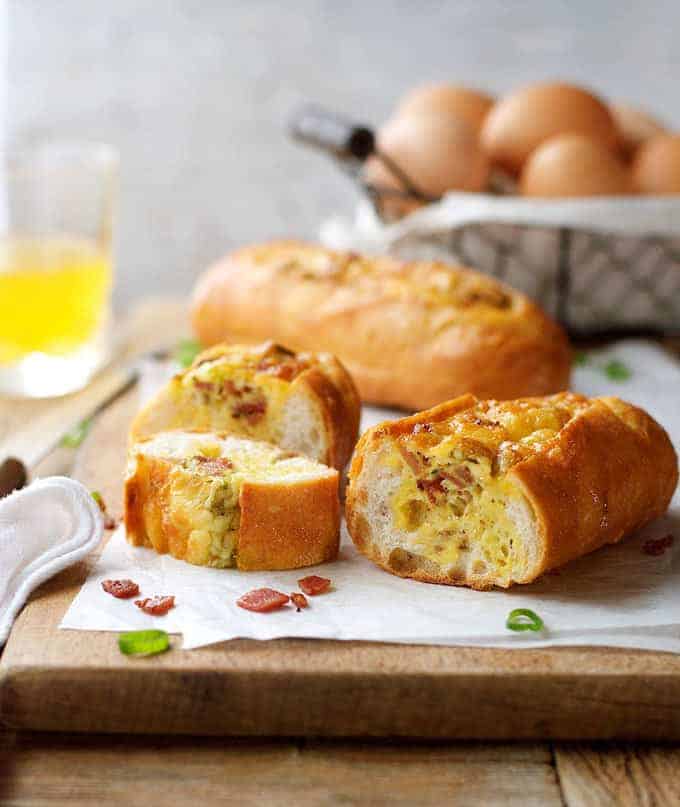 Cheese and Bacon Bread Boats - smells and tastes like a quiche lorraine, but BETTER because it's so fast to make and it's extra crusty!