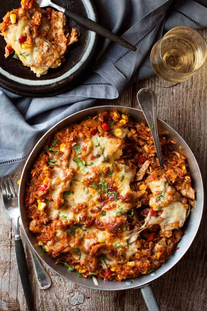 One Pot Chicken Enchilada Rice Casserole - the flavours of chicken enchilada, in a rice casserole, all made in ONE POT on the stove!
