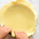 Preparation of easy homemade quiche crust
