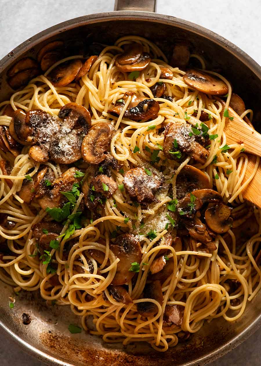 Skillet with spaghetti and mushrooms