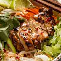 Close up of Vietnamese Noodles with Lemongrass marinated chicken in a bowl, ready to be eaten