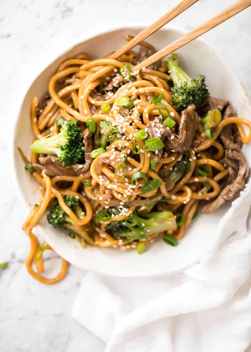 Chinese Beef and Broccoli Noodles - Everybody's favourite Chinese Beef and Broccoli with noodles! recipetineats.com