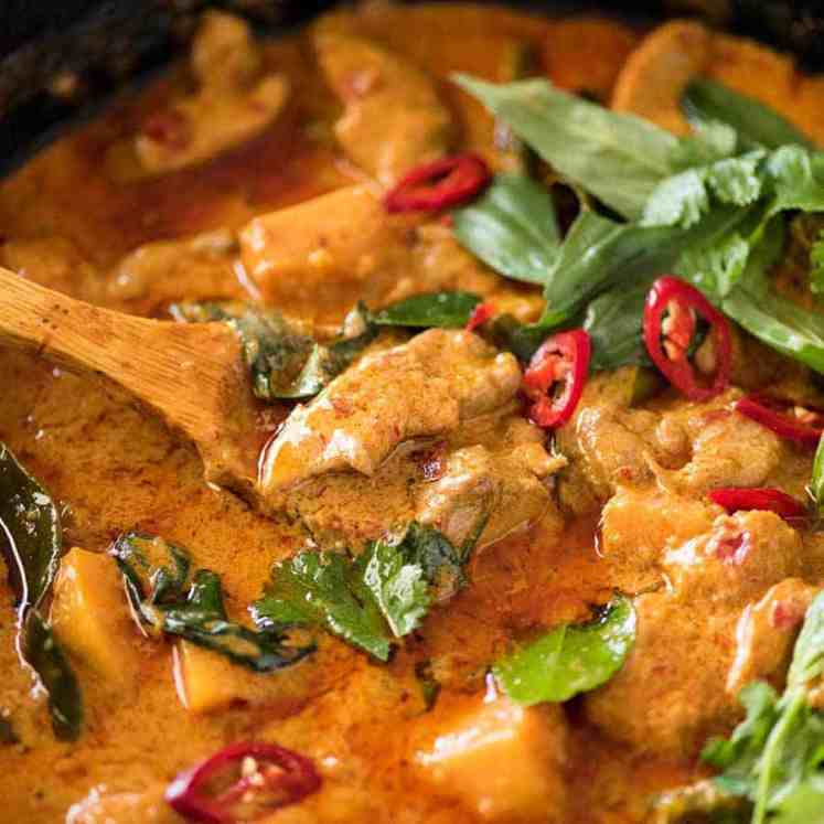 Modsætte sig uøkonomisk Sælger Thai Red Curry with Chicken | RecipeTin Eats