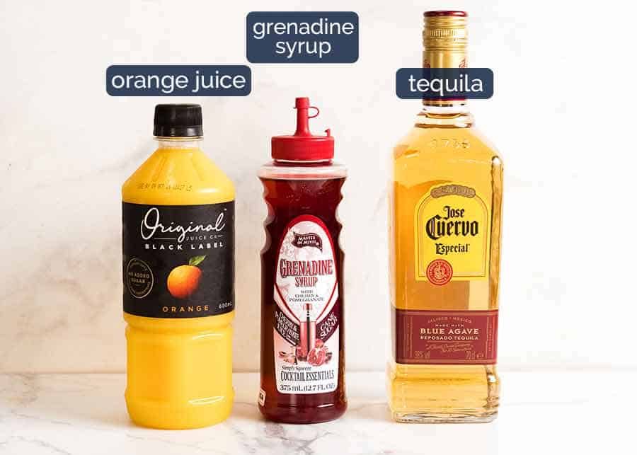 Foto von dem, was in einen Tequila-Sunrise-Cocktail gehört - Grenadinesirup, Orangensaft und Tequila