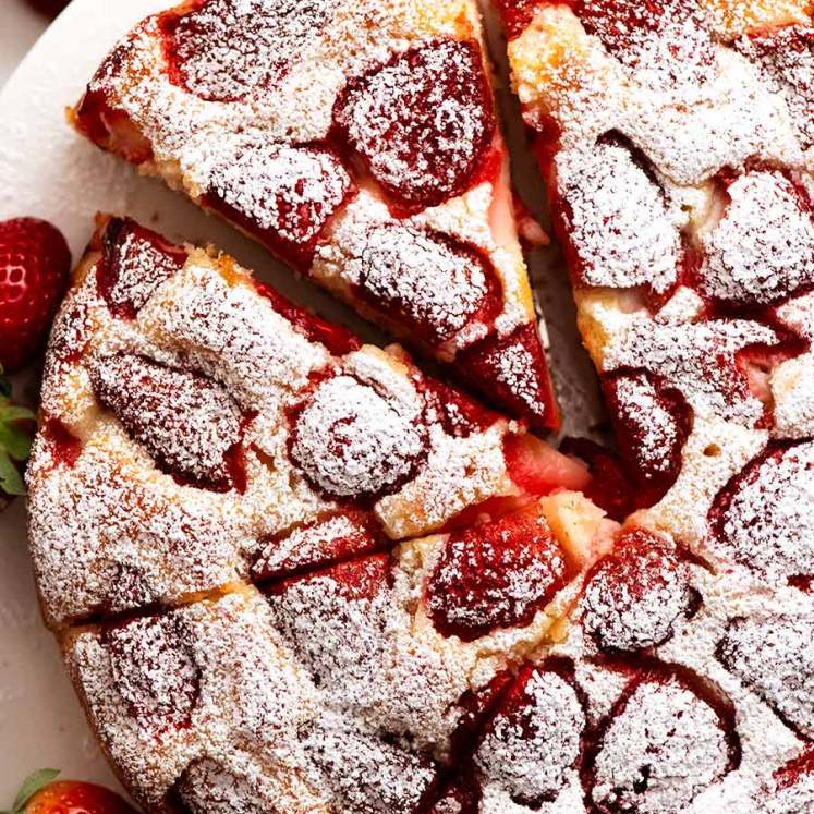 Overhead photo of Strawberry Cake dusted with icing sugar, ready to be served