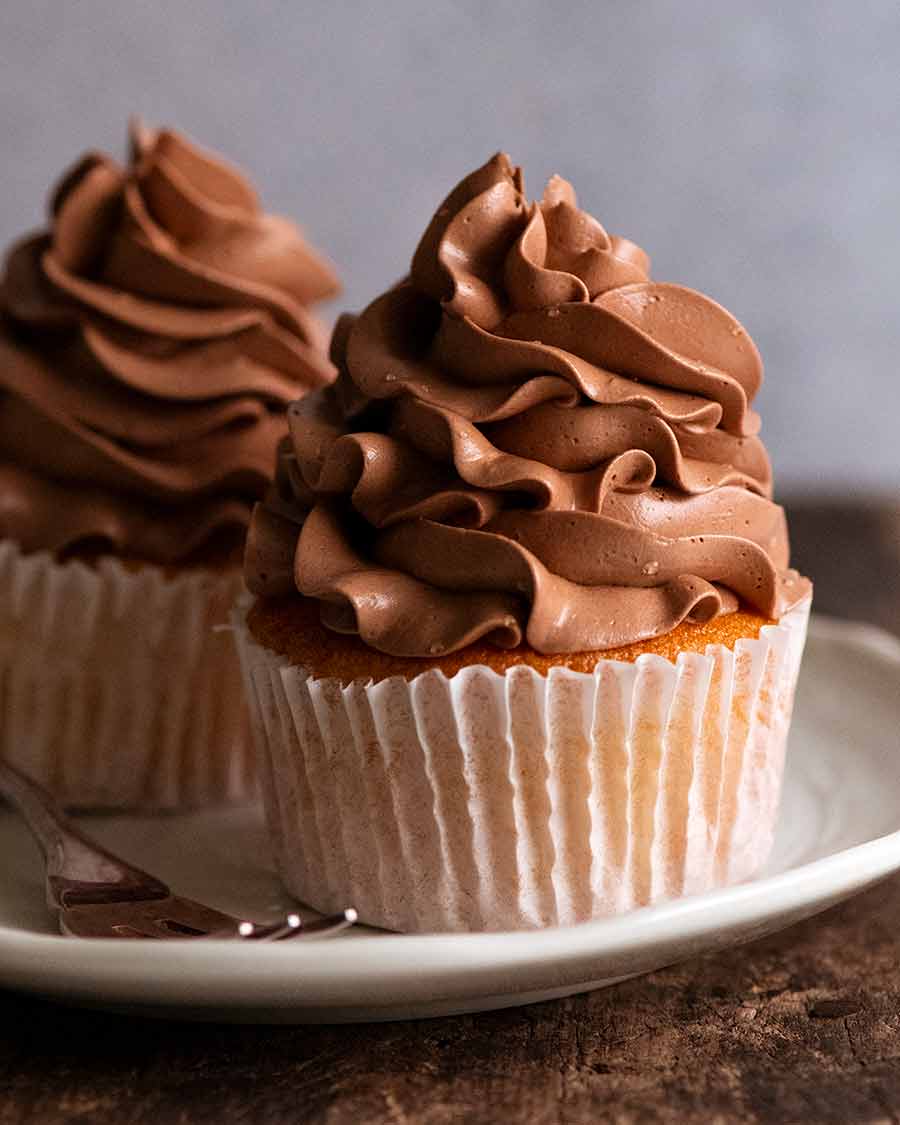 Vanilla Cupcakes with Chocolate Swiss Meringue