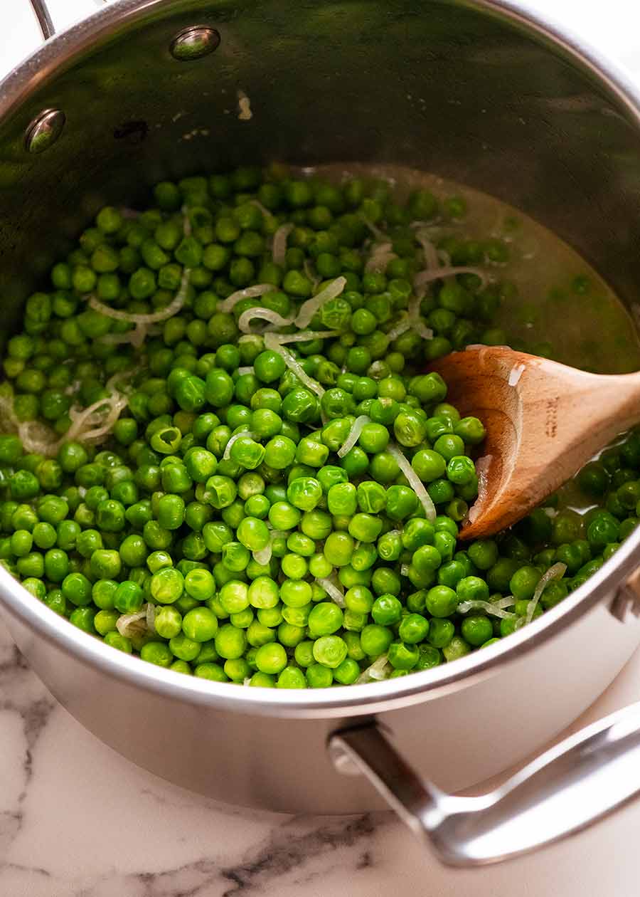 Cooking peas for Pea Puree