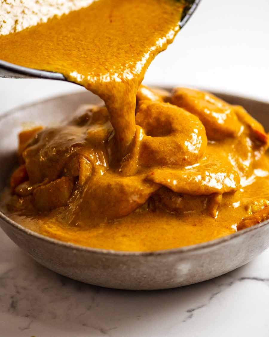 Pour Thai Yellow Curry sauce into bowl