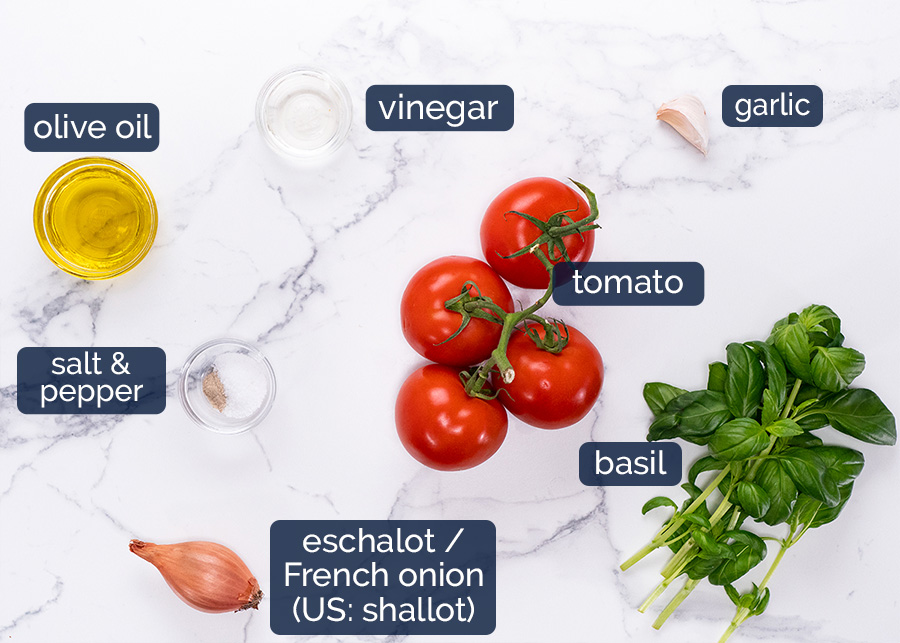 Ingredienti nella mia insalata di pomodori preferita