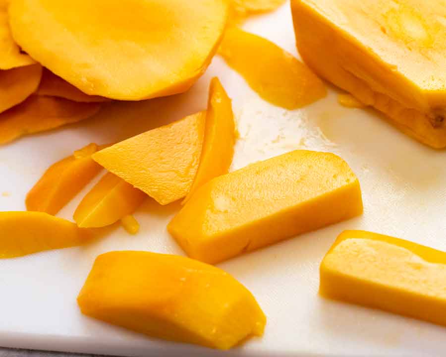 Cutting mangoes