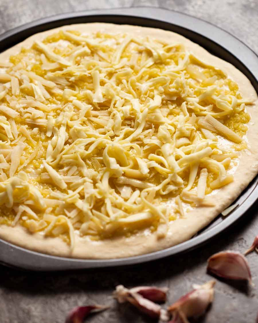 Making Garlic cheese pizza