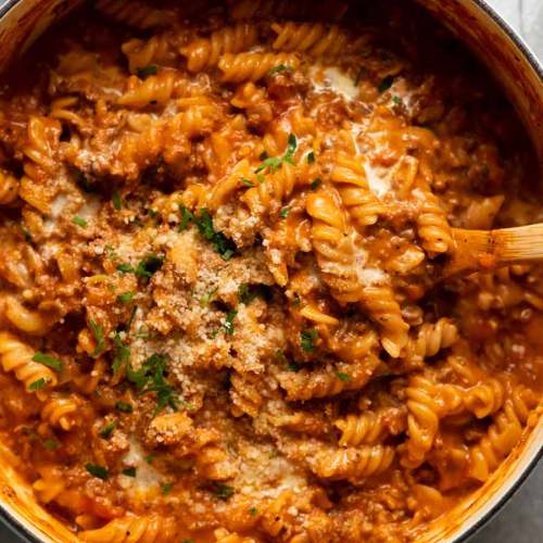 https://www.recipetineats.com/wp-content/uploads/2023/08/One-pot-creamy-tomato-beef-pasta_0.jpg?w=500&h=500&crop=1