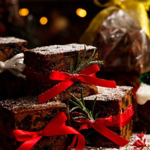 https://www.recipetineats.com/wp-content/uploads/2023/11/Mini-Christmas-Cakes_6.jpg?w=500&h=500&crop=1